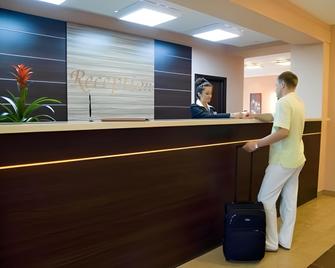 Ilmar City Hotel - Kazan - Front desk