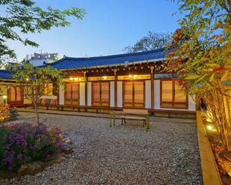 Jeonju Hanok Mippeum - Jeonju - Building