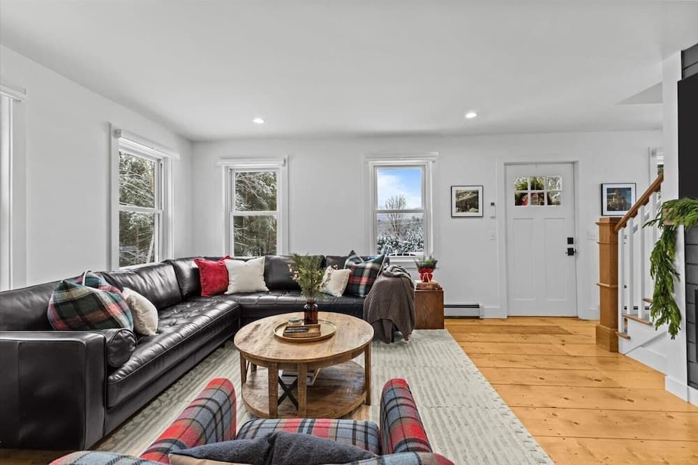 Family Friendly Mtn Cabin I Ac | Hot Tub | Games - Stowe - Living room