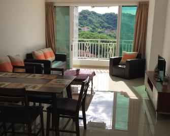Cool & Comfy - 3 Bedroom - Kota Kinabalu - Salle à manger