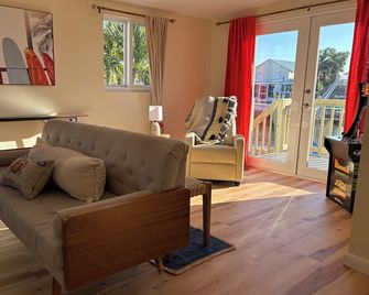 Lazy Dolphin Retreat - Saint James City - Sala de estar