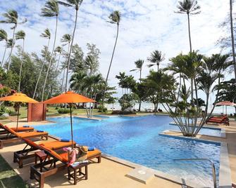 فيفا فاكشن ريزورت - كوه ساموي - حوض السباحة