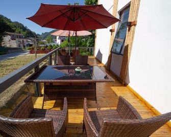 Qishe Hostel - Zhangjiajie - Balkon