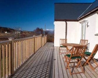 Mallaig Cottage - Harry Potter Steam Train Passes at bottom of Garden - Mallaig - Balkon