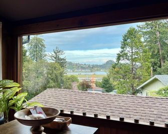 The Bathhouse: Boho Modern + Hot Tub + Water View - Mill Valley - Balcony