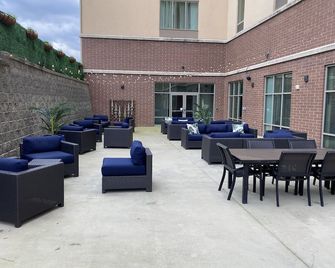 Hampton Inn & Suites Charlotte Ballantyne - Charlotte - Hàng hiên