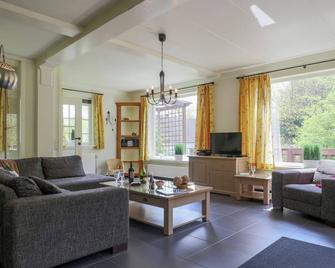 Rendeux Villa with Garden - Rendeux - Huiskamer