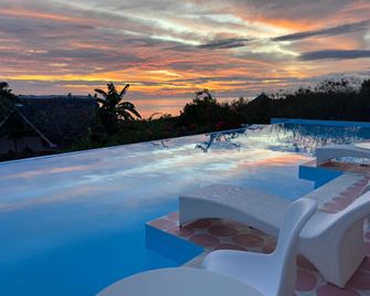 Eastern Garama Resort - San Juan - Piscina