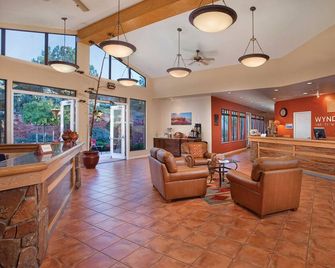 Desert Resort perfect for Hiking Cathedral Rock with access to outdoor pool and hot tub - סדונה - דלפק קבלה