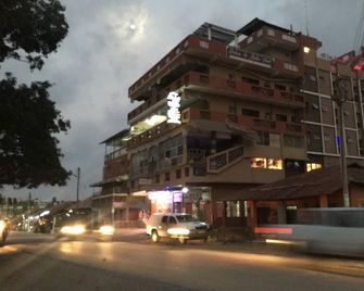 Sinbad The Sailor Hotel Malindi - Malindi - Building