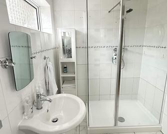 Very Quiet Area, Close To Peterborough Hospital - Peterborough - Bathroom