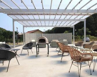 سلوث جلامبينج - تسوشيما - شرفة مرصوفة