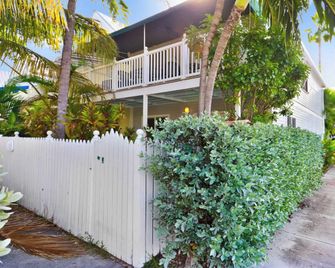 Beach House Condo by Avantstay Communal Pool Gated Community Great Location Month Long Stays - Key West
