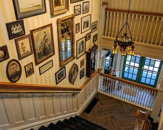 Murray Hotel - Mackinac Island - Сходи