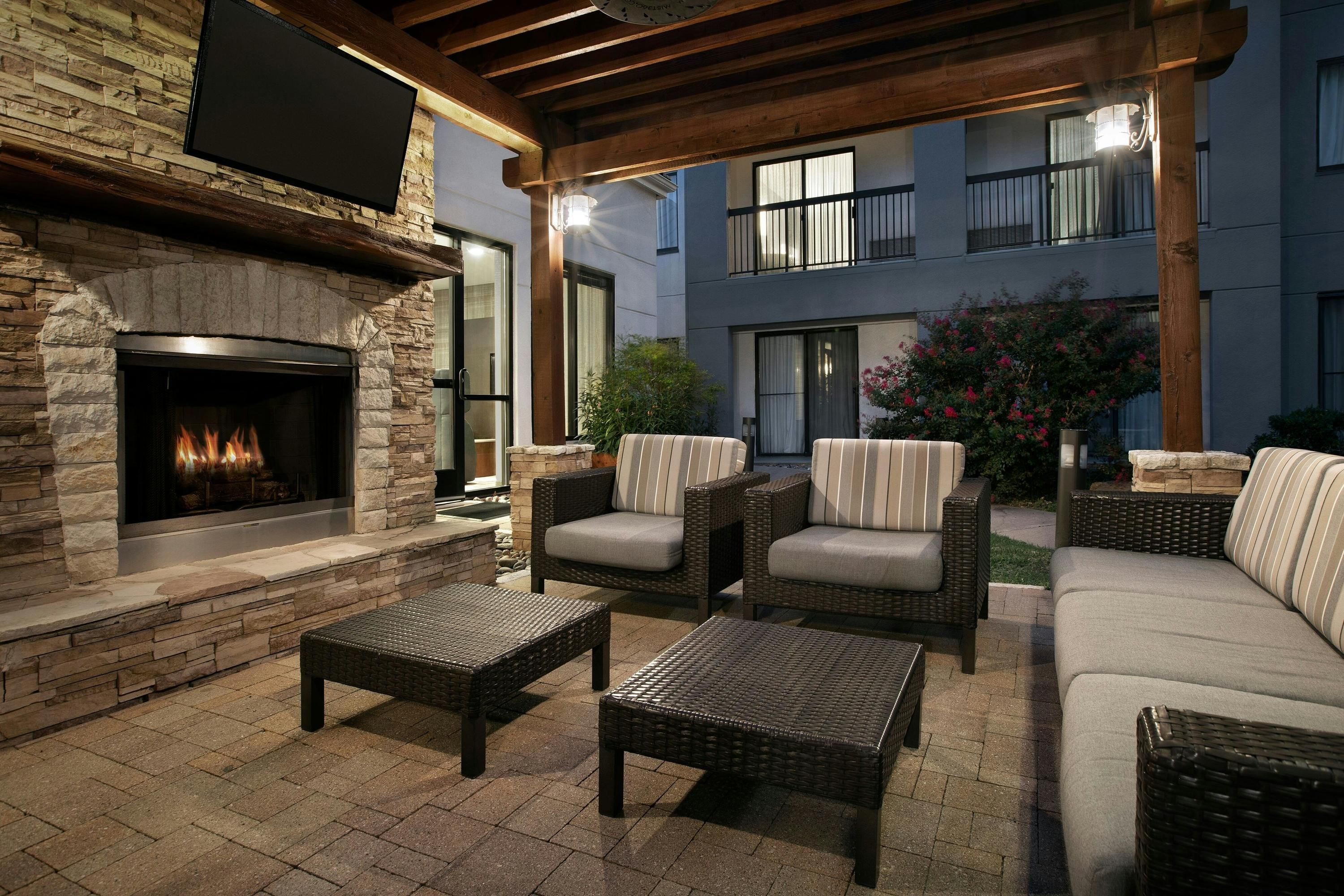 Courtyard by Marriott Dallas DFW Airport North thumbnail 2