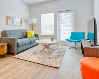 Luxe One Bedroom Apartment with Balcony - Gainesville - Living room