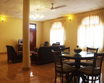 Hotel Red Rose - Negombo - Dining room