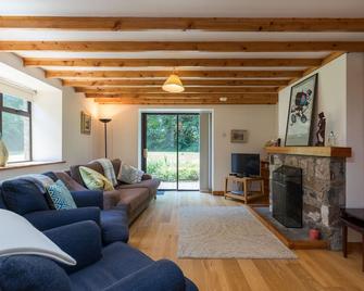Stone House, Killinick, Rosslare Strand, Co. Wexford - 4 Bedroom House Sleeps 7 - Rosslare - Living room