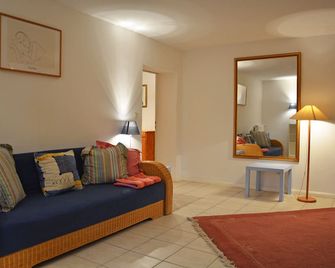 Center near apartment in historic city villa - Bad Doberan - Sala de estar