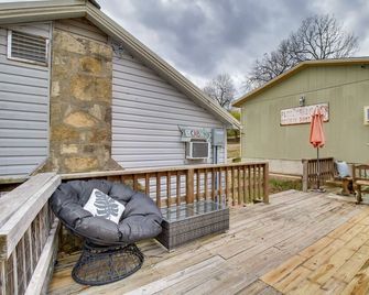 Mountain Home Cabin w/ Fire Pit 1 Mi to Lake! - Mountain Home