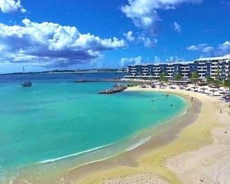 Caribbean Paradise Retreat! Full Kitchen, Outdoor Swimming Pool, Free Parking! - Simpson Bay - Strand