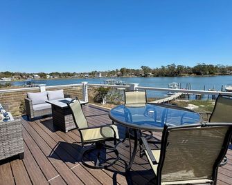 Coastal Paradise:Stunning Waterfront Retreat in North Carolina - Sneads Ferry - Balcony