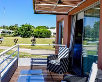 Lomas Del Real Aparthotel - Colonia del Sacramento - Balkon