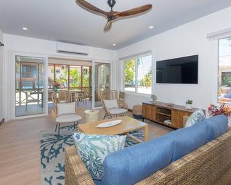Casa Coral home - Coxen Hole - Huiskamer