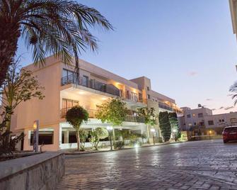 King's Holiday Apartments - Paphos - Bedroom