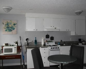 Naval Suites - Bremerton - Cucina