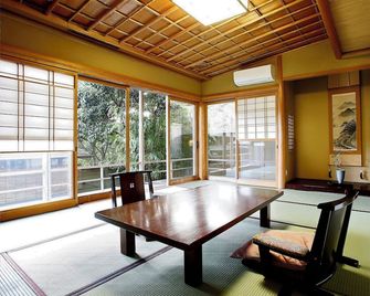 Ryotei Ryokan Takechiyo Kirishima Annex - Kirishima - Dining room
