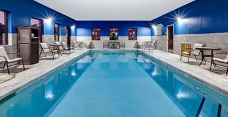 Hampton Inn & Suites Cleveland-Airport/Middleburg Heights - Middleburg Heights - Basen