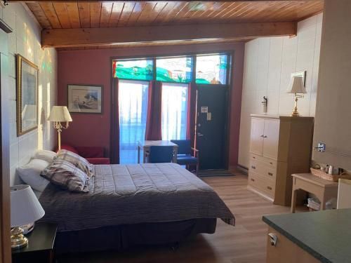 Huron Sands Motel And Restaurant - Providence Bay - غرفة نوم