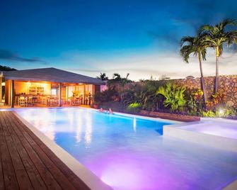 نابو ريزورت آند دايف سنتر - لبالغس فقط - Coxen Hole - حوض السباحة