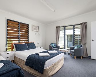 Sleepy Lagoon Motel - Tin Can Bay