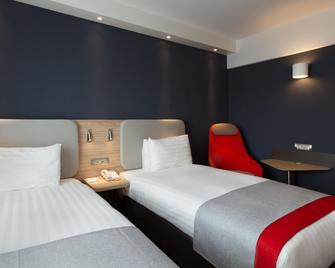 Holiday Inn Express Geneva Airport By IHG - Куантран - Спальня