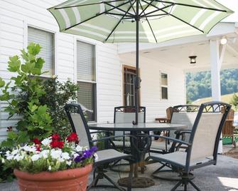 Mountain Serenity!!! - Independence - Patio