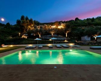 Villa da Angelo by Mmega - Acquaviva Picena - Piscina