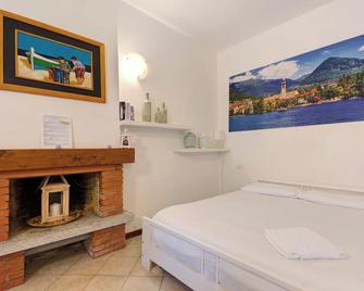 Holiday Home 'Gigi House' with Private Terrace and Wi-Fi - Verbania - Bedroom