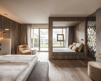 Excelsior Dolomites Life Resort - San Vigilio di Marebbe - Bedroom
