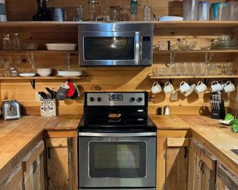 Rustic Paradise 4br Near Lake Degray & Caddo River Sleeps 10 - Arkadelphia - Keuken