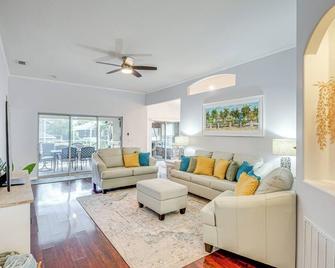 On-Site Canal Access Luxe Home in Palm Coast! - Palm Coast - Sala de estar
