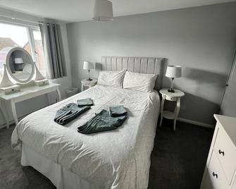 Very comfy 3 bed town house - Ashton-under-Lyne - Bedroom