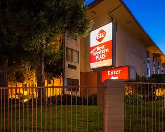Best Western Plus Inn of Hayward - Hayward - Bygning