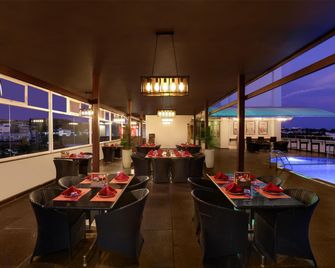 Lemon Tree Hotel, Hubli - Hubli - Restaurant