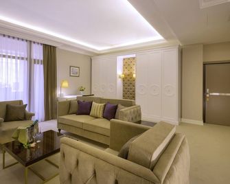 فندق باريس يريفان - يريفان - غرفة معيشة