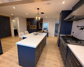 Farmhouse Spa - Newcastle - Kitchen