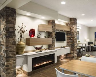 Microtel Inn & Suites by Wyndham Lynchburg - Lynchburg - Bar