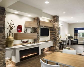 Microtel Inn & Suites by Wyndham Lynchburg - לינצ'בורג - בר