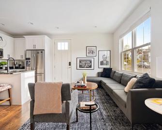 Hart Street 1 - Hart Suite 1 - Nashville - Living room